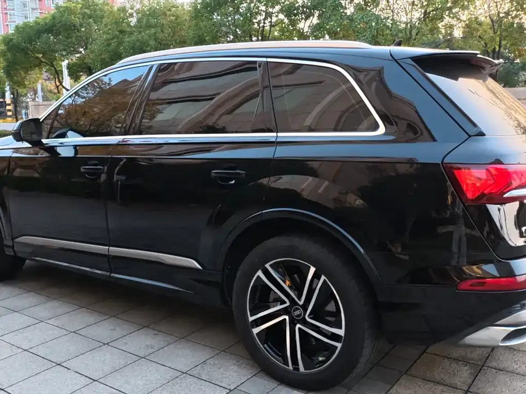 Audi Q7 2023 из CN, фото 10