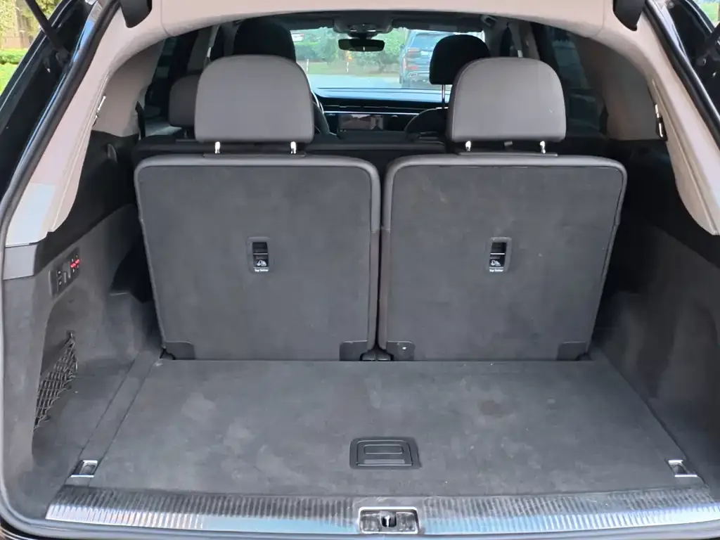 Audi Q7 2023 из CN, фото 2