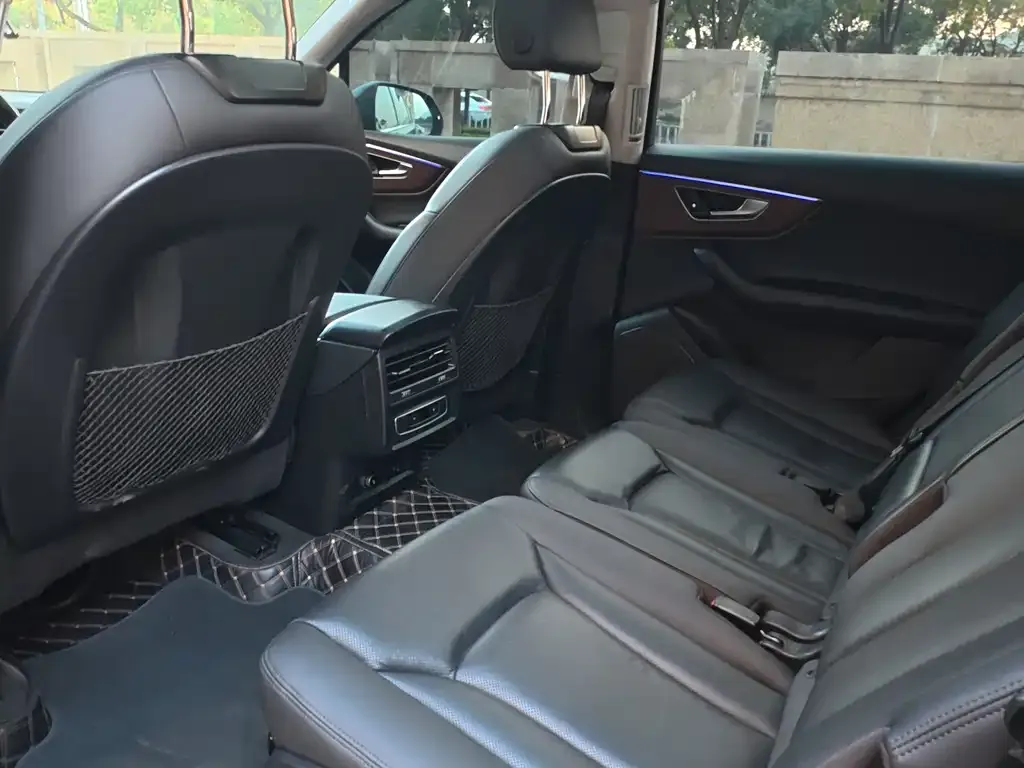 Audi Q7 2023 из CN, фото 6