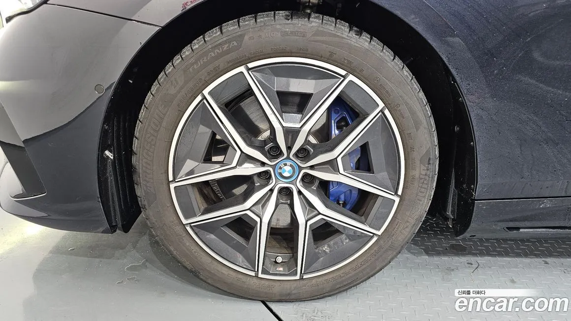 BMW i5 — фото 9