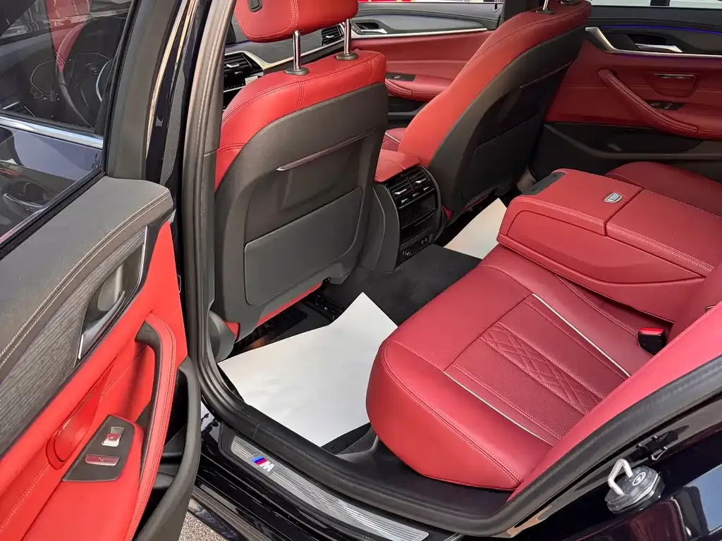 BMW 5 Series 2023 из CN, фото 2