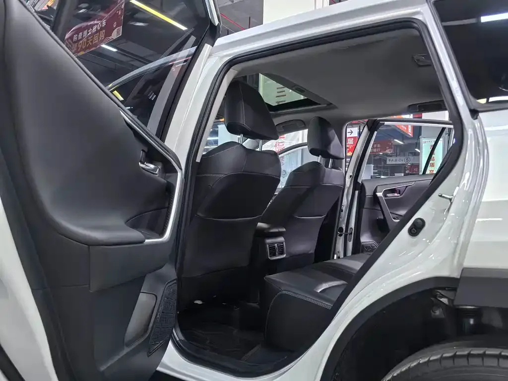 Toyota RAV4 2022 из CN, фото 9