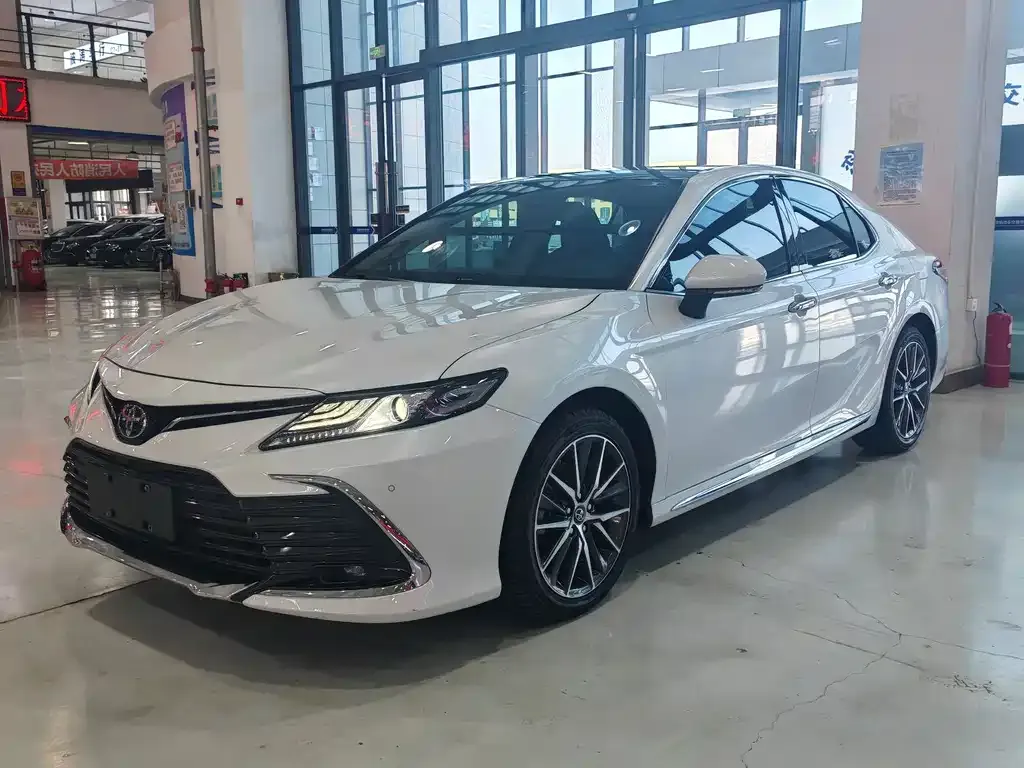 Toyota Camry 2023 из CN, фото 1