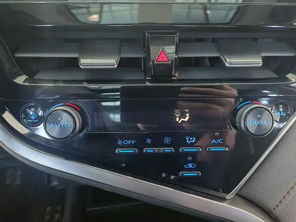 Toyota Camry 2023 из CN, фото 7