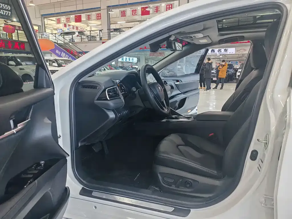 Toyota Camry 2023 из CN, фото 9