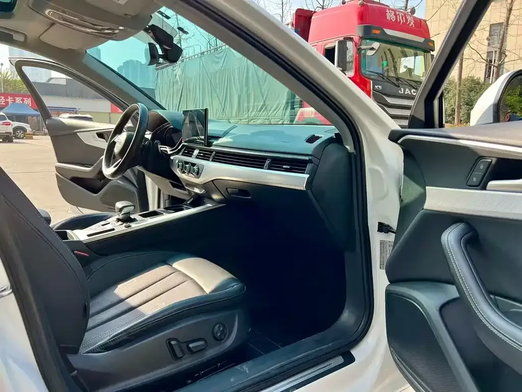 Audi A4L 2022 из CN, фото 7