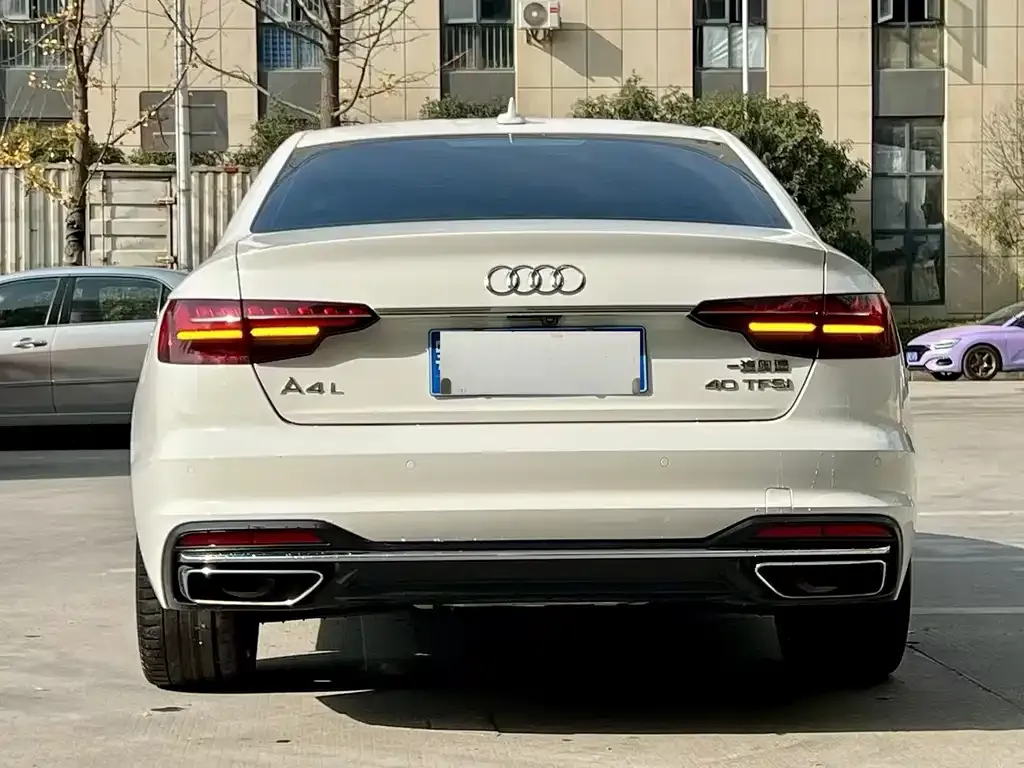 Audi A4L 2022 из CN, фото 3