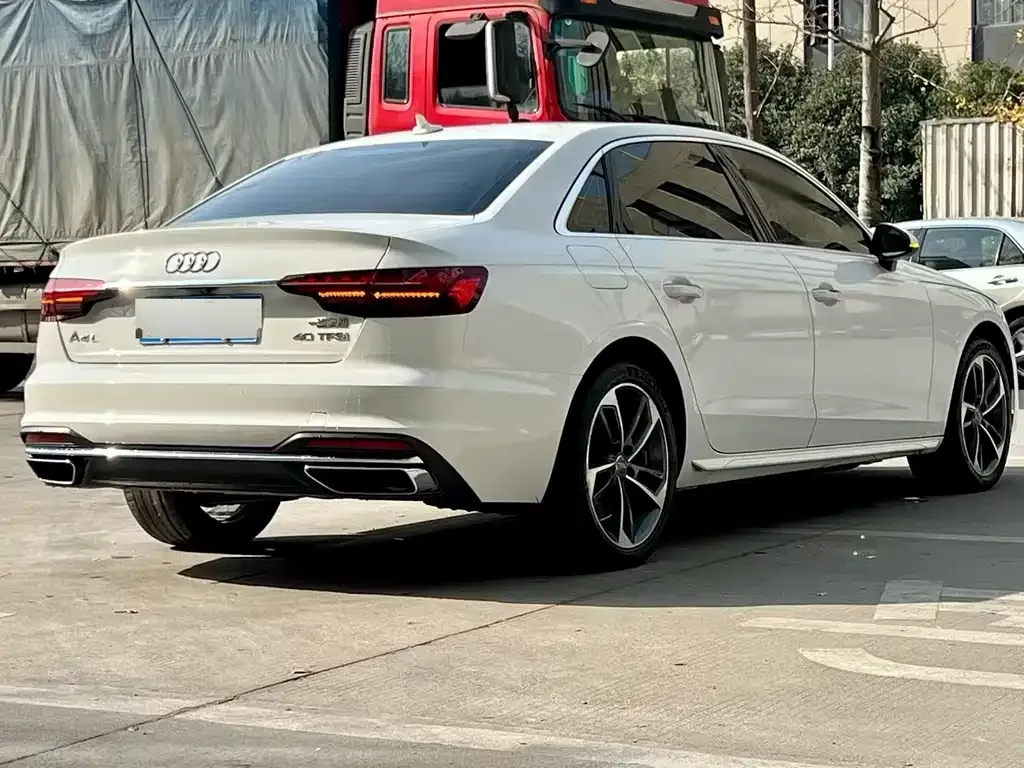 Audi A4L 2022 из CN, фото 5