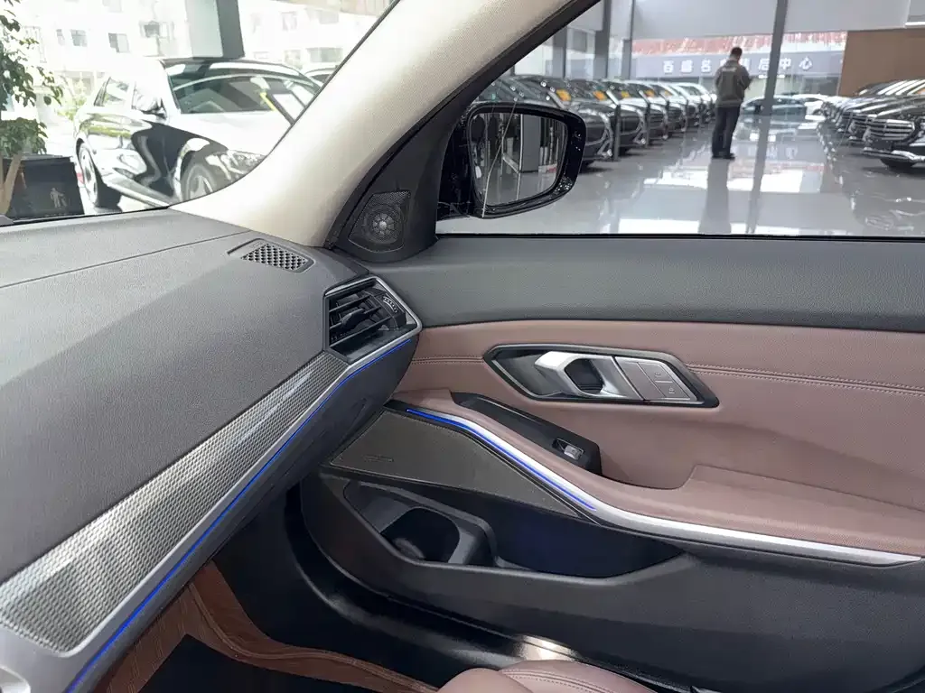 BMW 3 Series 2021 из CN, фото 9