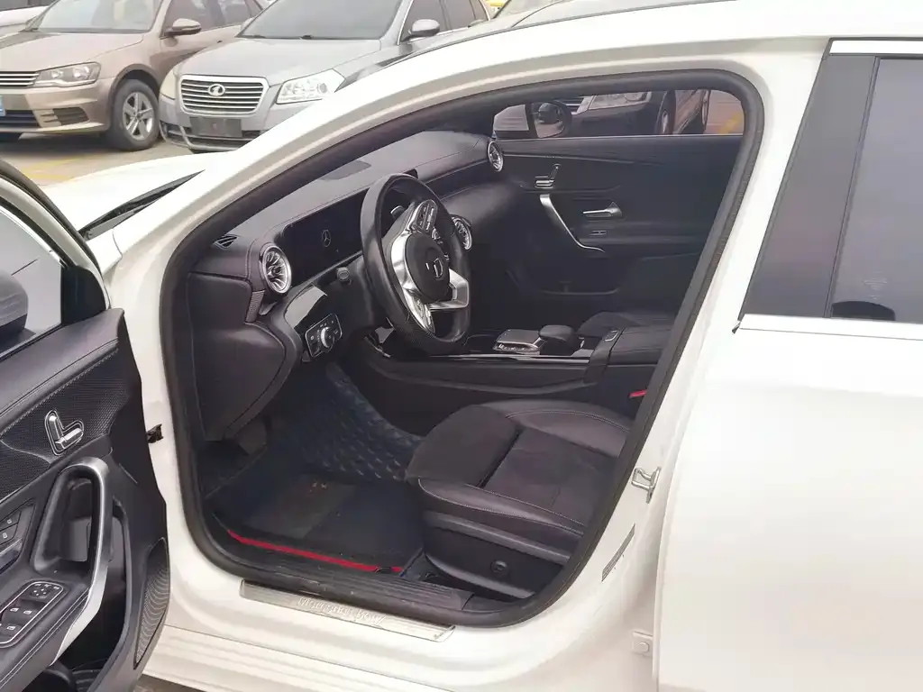 Mercedes-Benz A-Class 2023 из CN, фото 2