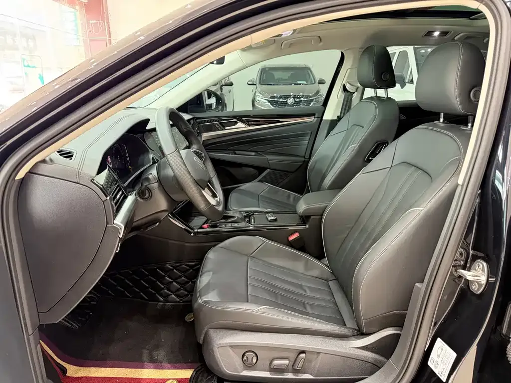 Volkswagen Passat 2023 из CN, фото 6