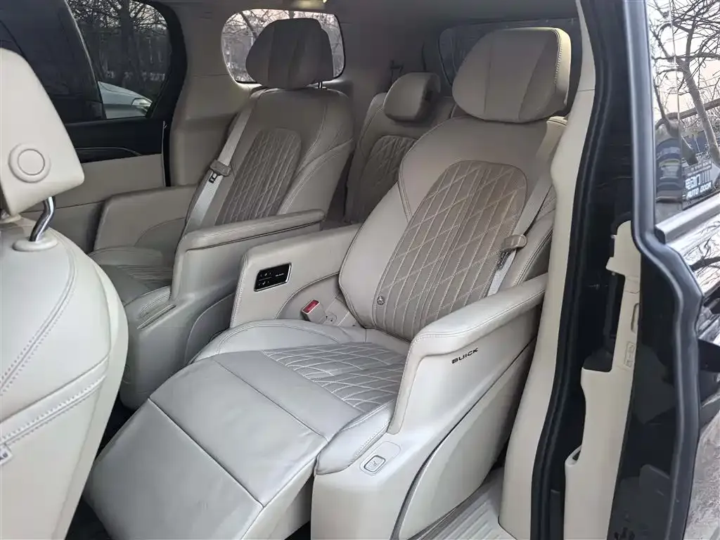 Buick GL8 2024 из CN, фото 2