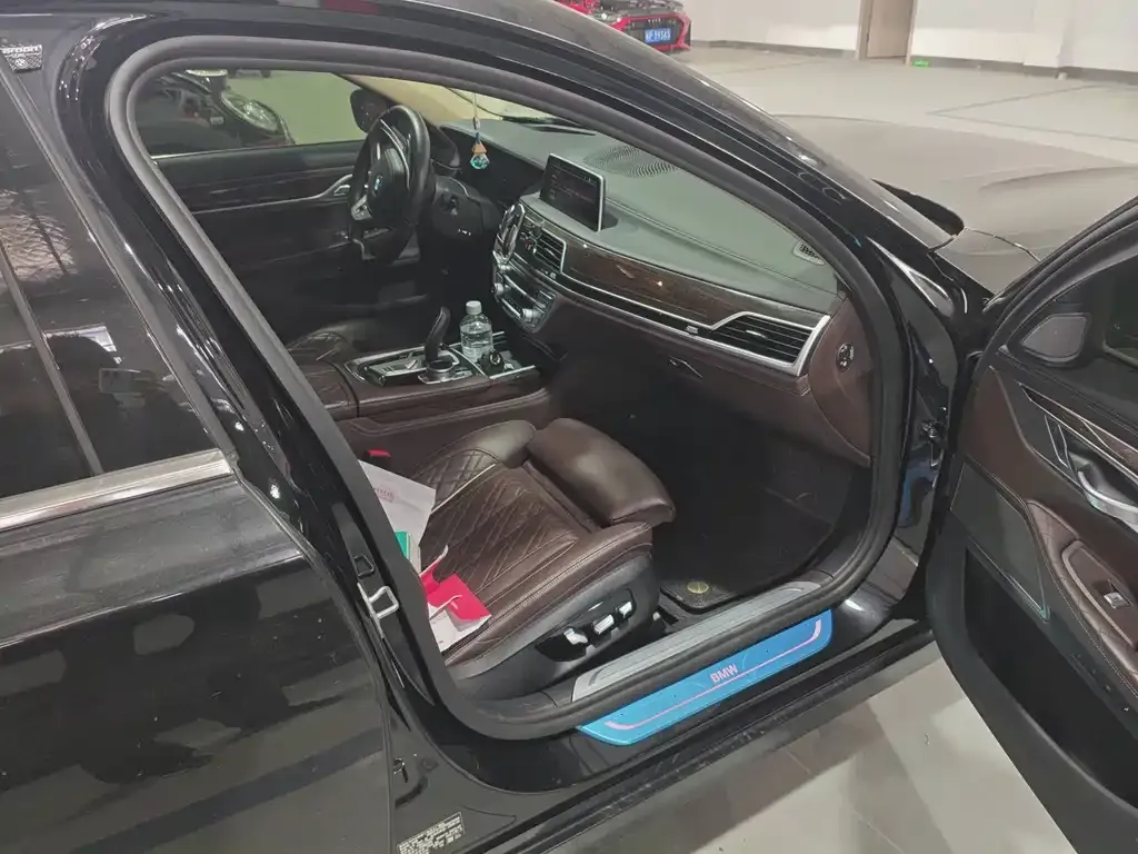 BMW 7 Series 2021 из CN, фото 10