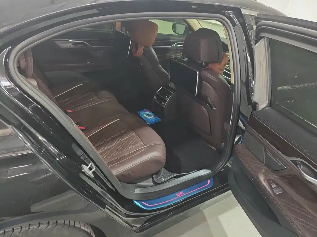 BMW 7 Series 2021 из CN, фото 8