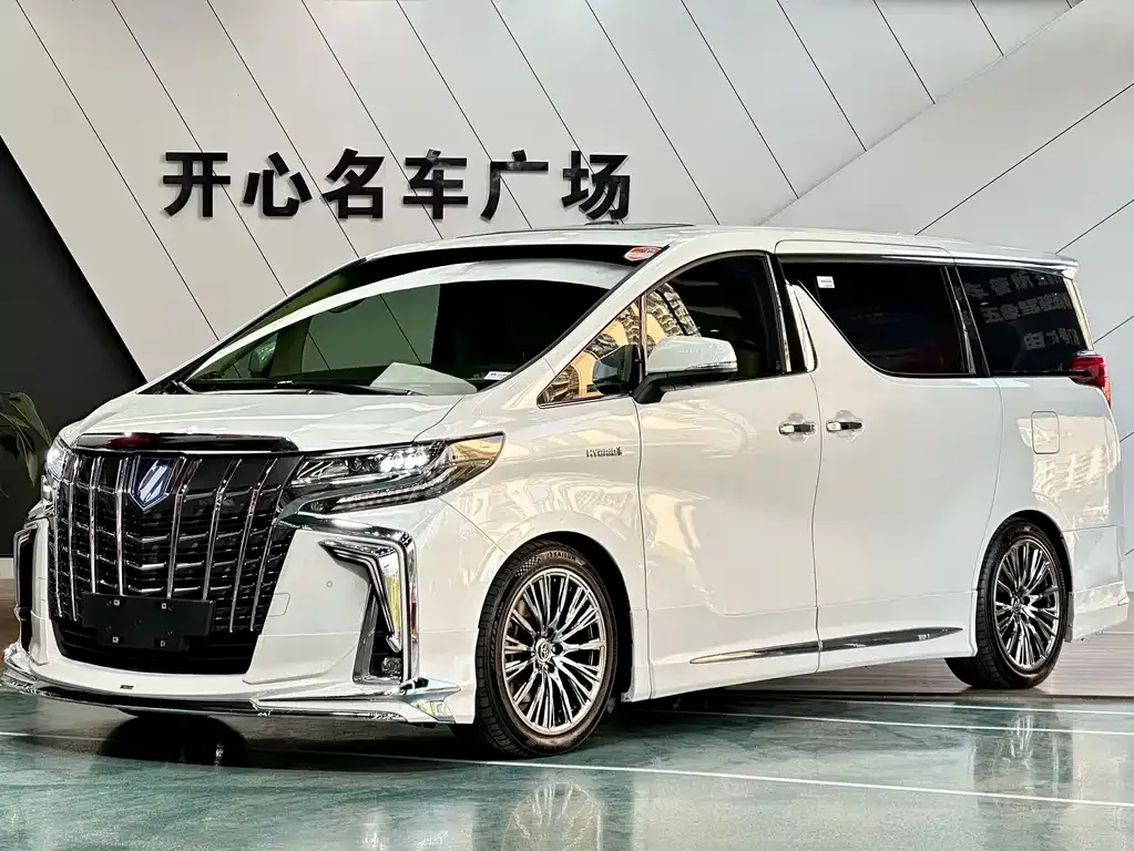 Toyota Alphard — фото 1