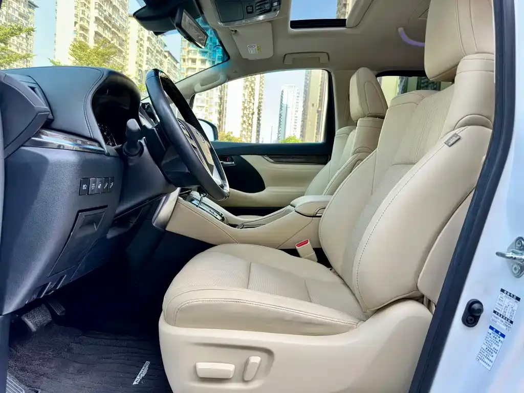 Toyota Alphard — фото 5