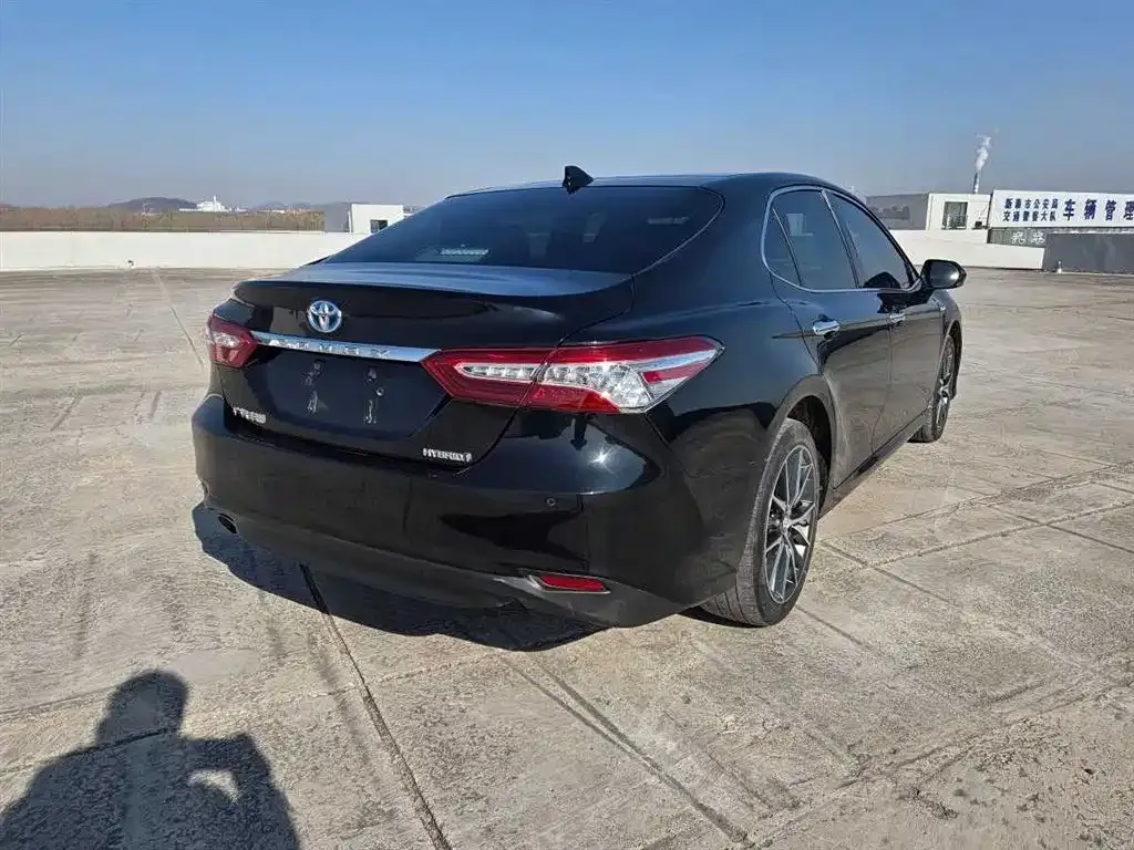 Toyota Camry — фото 8