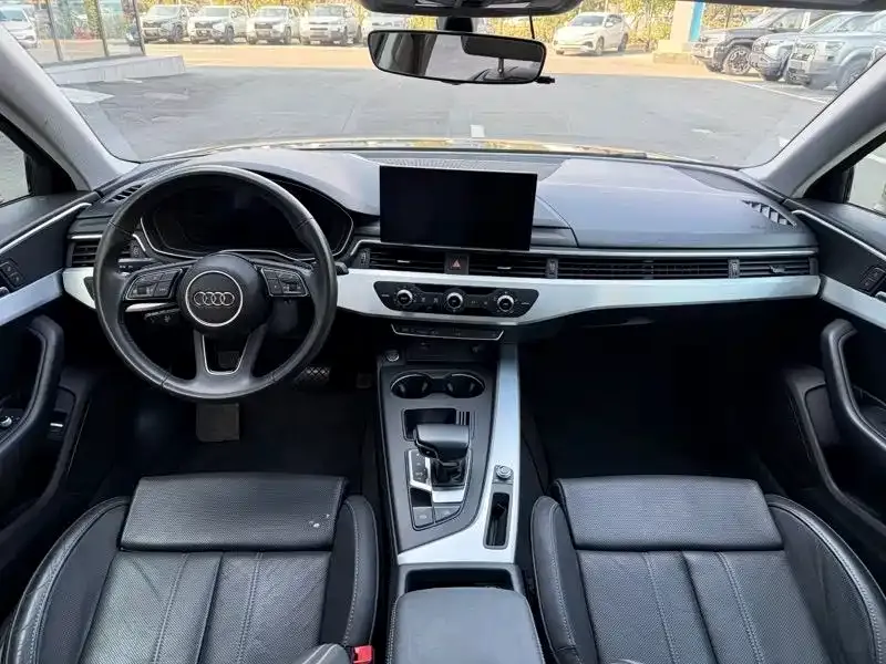 Audi A4L 2021 из CN, фото 6