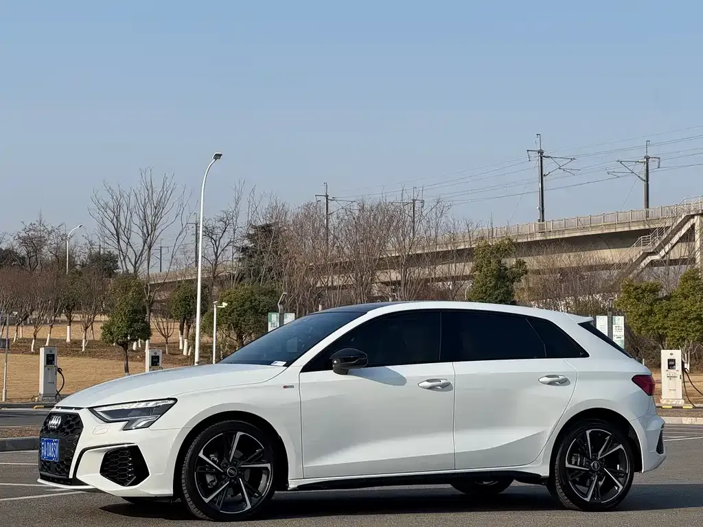 Audi A3 2023 из CN, фото 1