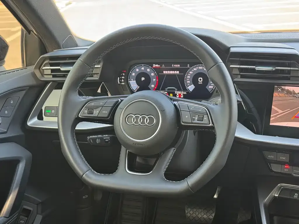 Audi A3 2023 из CN, фото 2