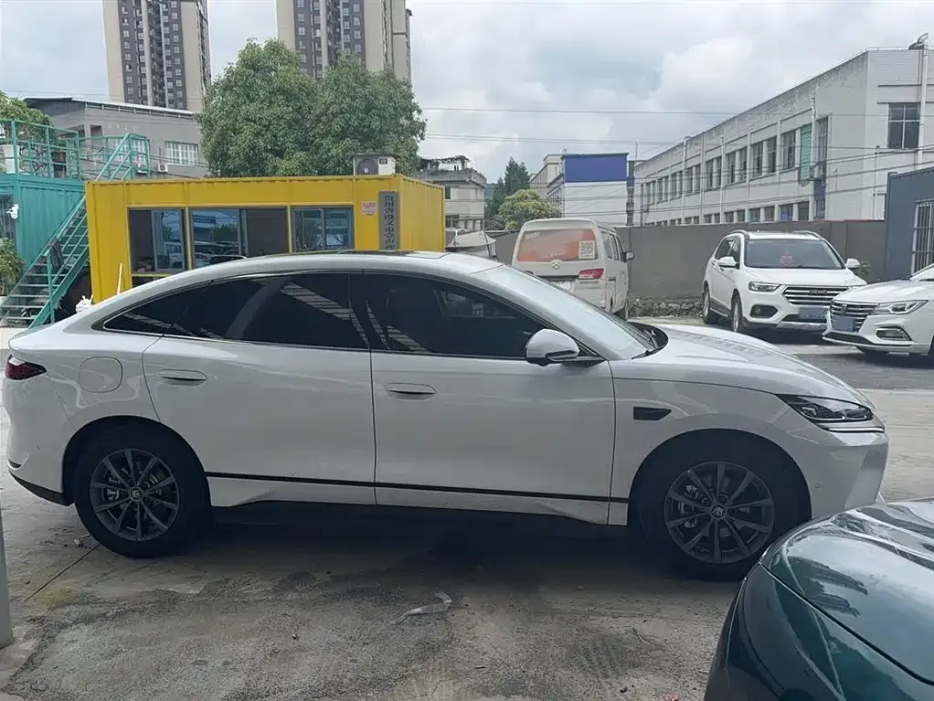 BYD Qin L — фото 9