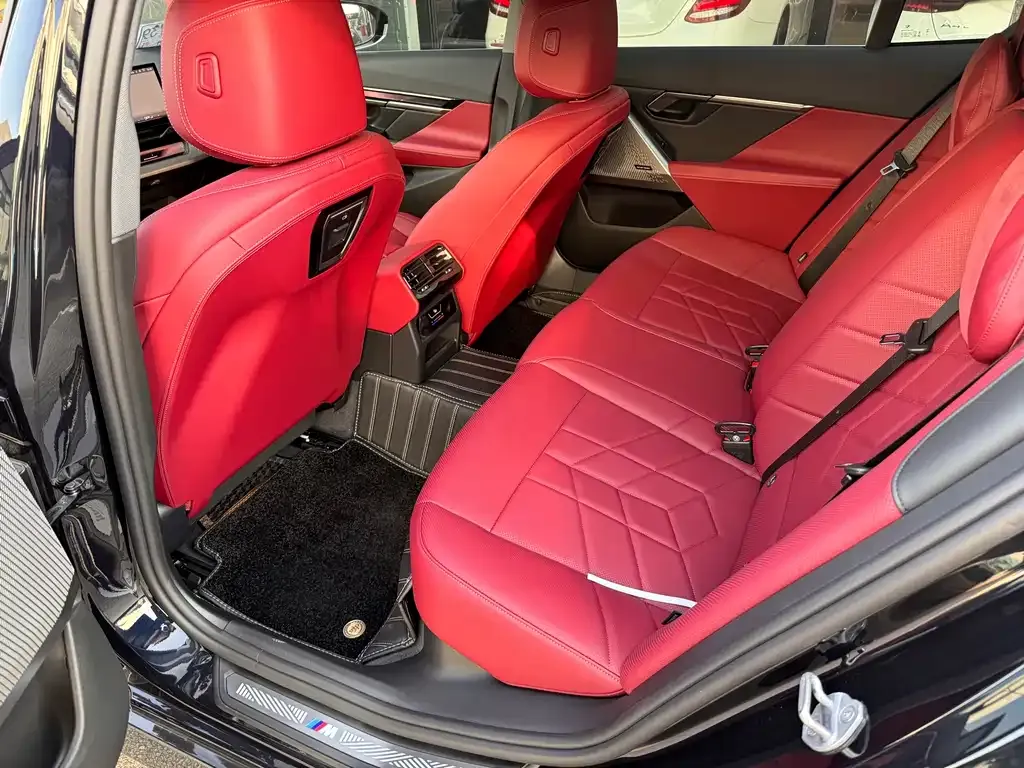 BMW 5 Series 2025 из CN, фото 5