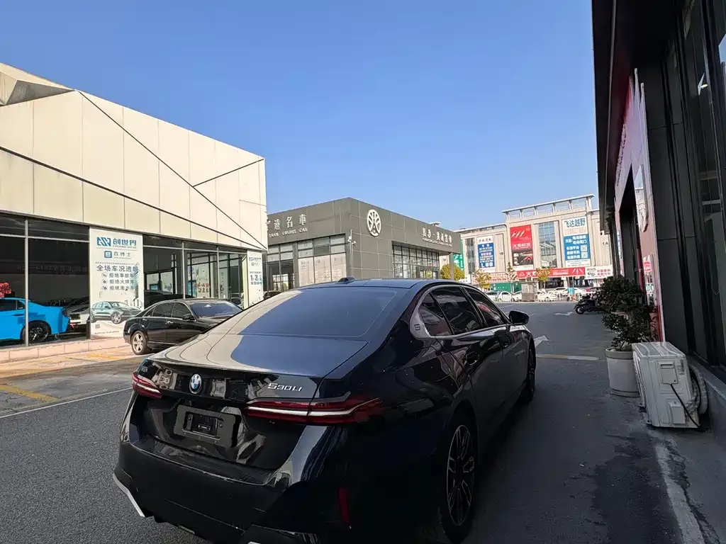 BMW 5 Series 2025 из CN, фото 2