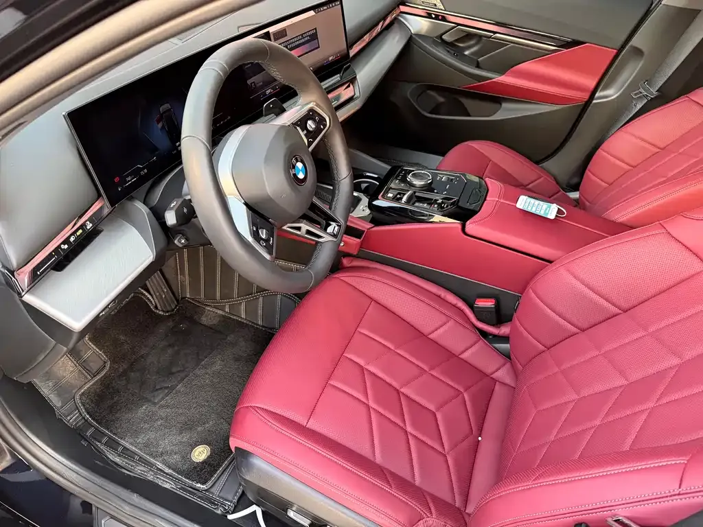 BMW 5 Series 2025 из CN, фото 6