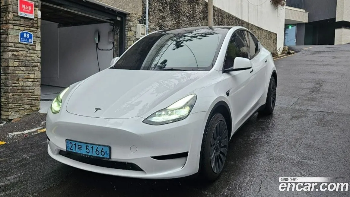 Tesla Model Y 2023 из KR, фото 2