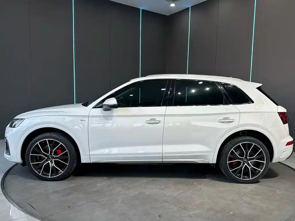 Audi Q5L 2021 из CN, фото 2