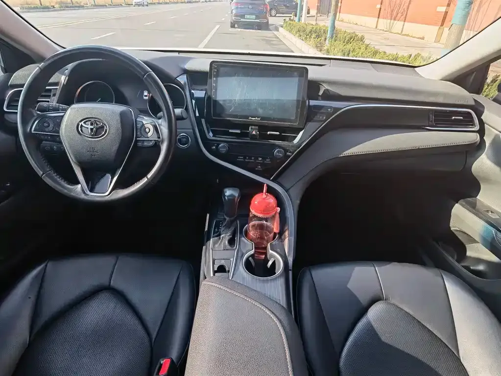 Toyota Camry 2023 из CN, фото 2