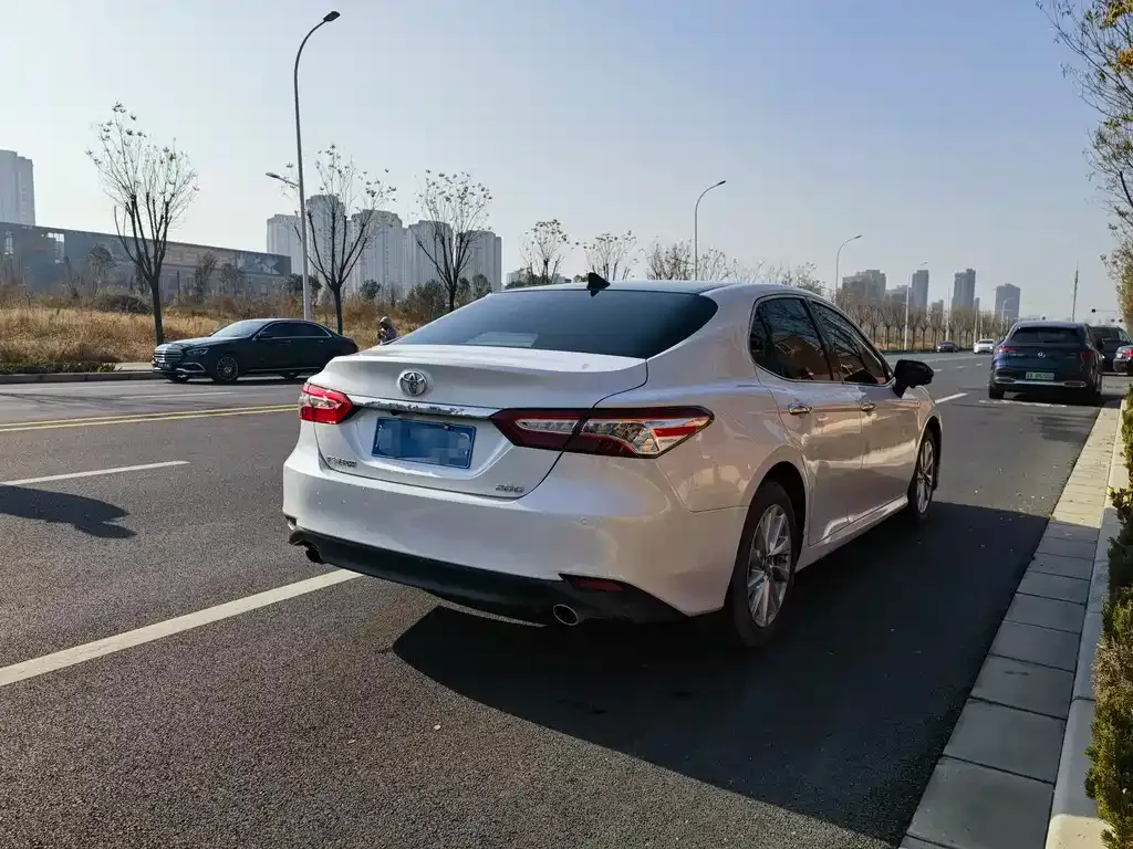 Toyota Camry 2023 из CN, фото 4