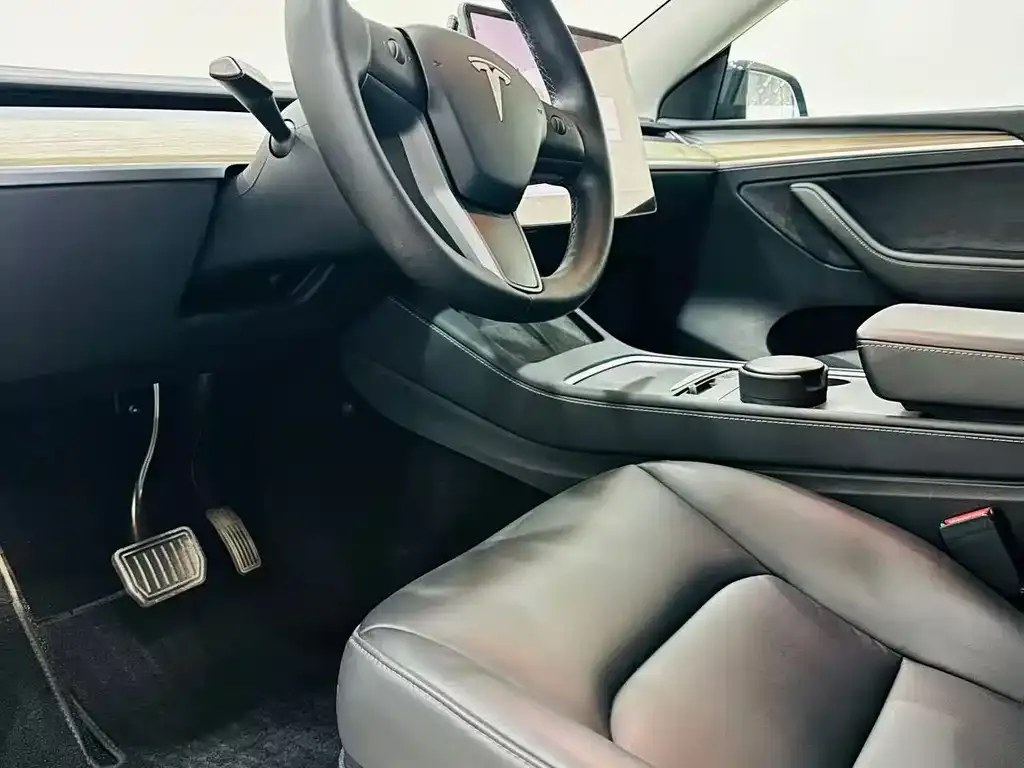 Tesla Model Y — фото 9
