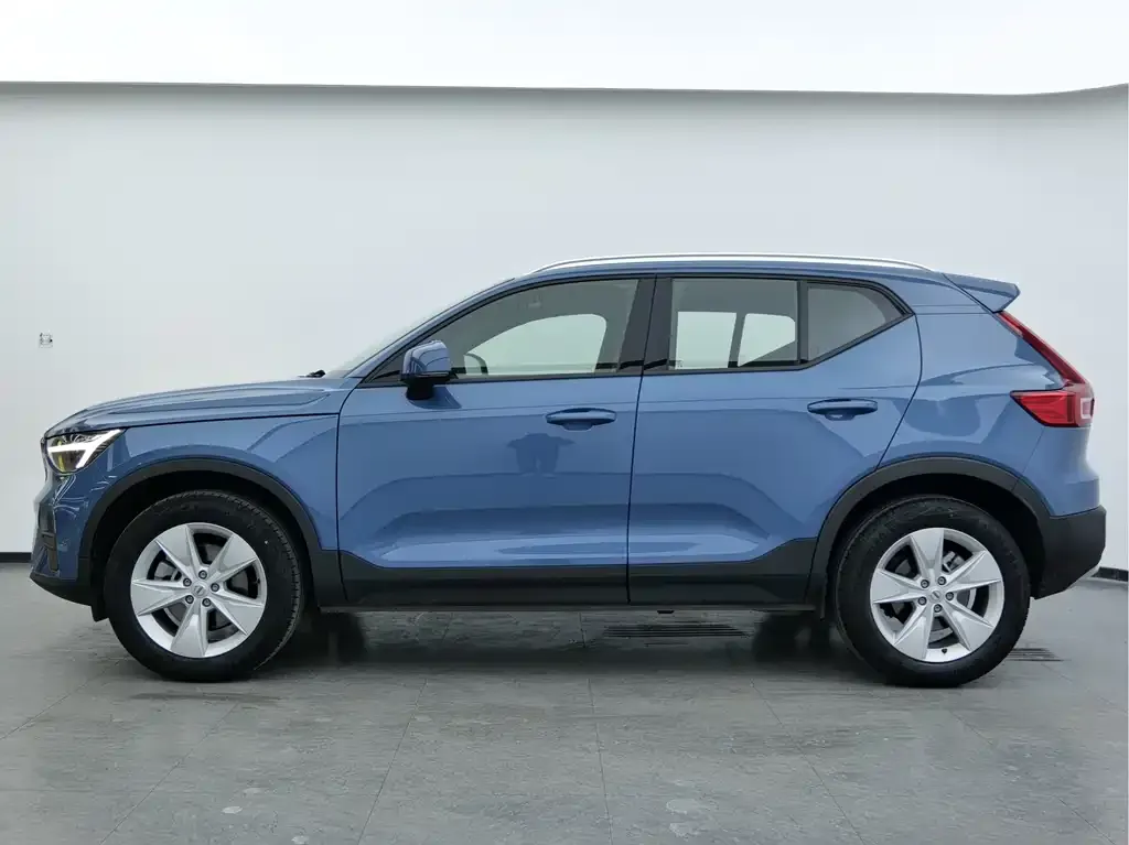 Volvo XC40 2023 из CN, фото 3