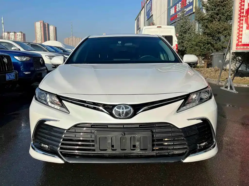 Toyota Camry — фото 2