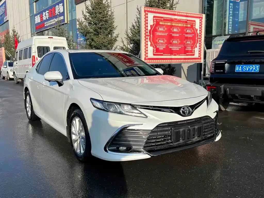 Toyota Camry — фото 3