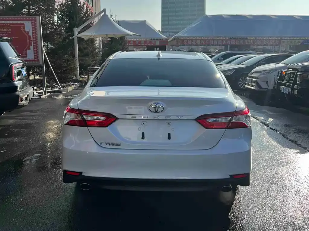 Toyota Camry — фото 8