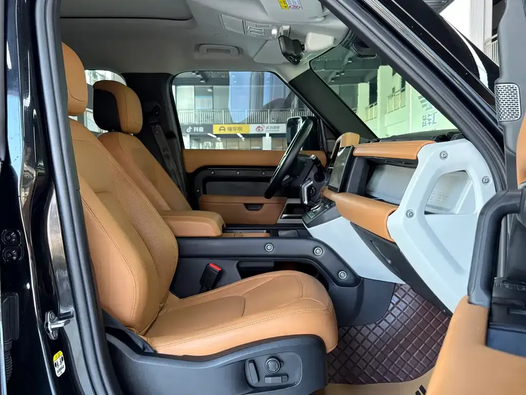 Land Rover Defender 2023 из CN, фото 2