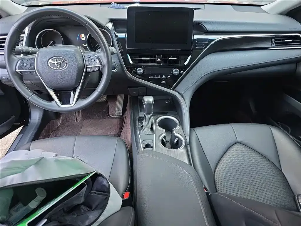 Toyota Camry 2023 из CN, фото 2