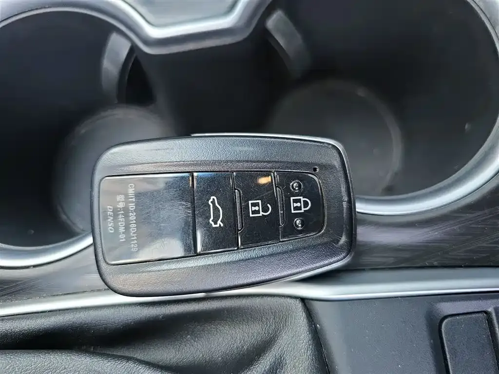 Toyota Camry 2023 из CN, фото 9