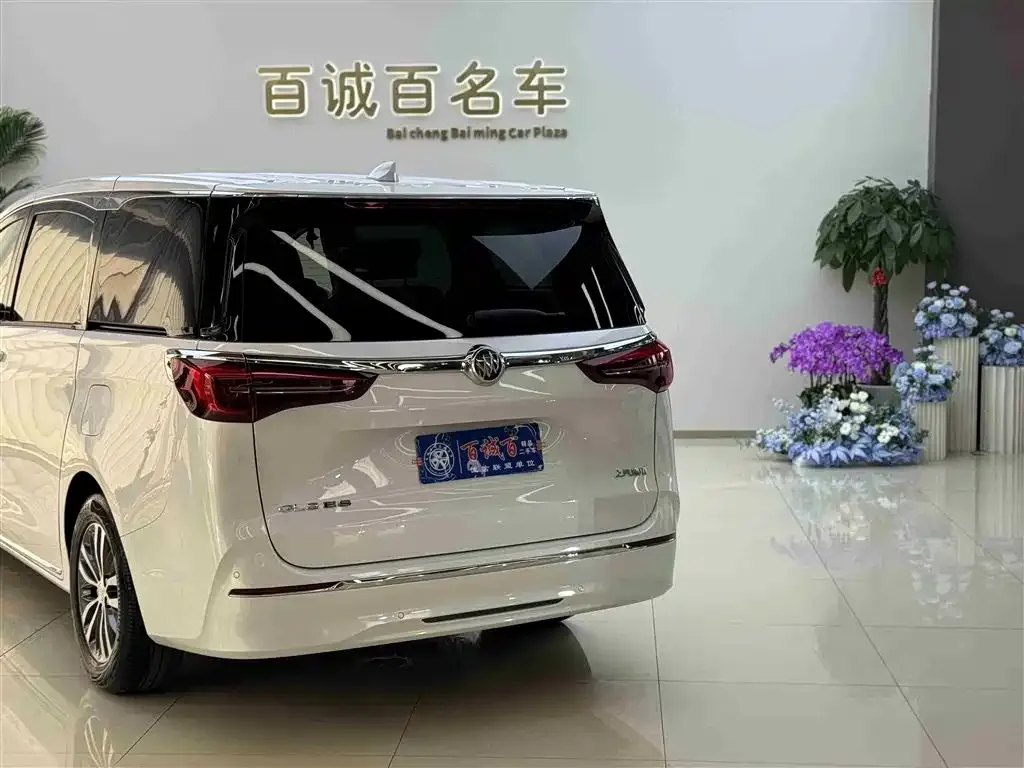 Buick GL8 2023 из CN, фото 2