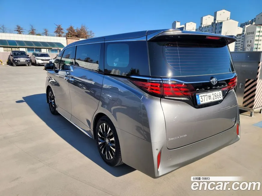 Toyota Alphard — фото 4