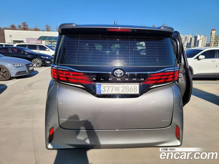 Toyota Alphard — фото 6
