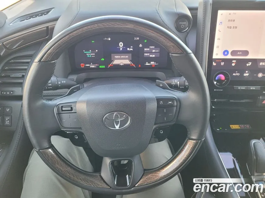 Toyota Alphard — фото 8