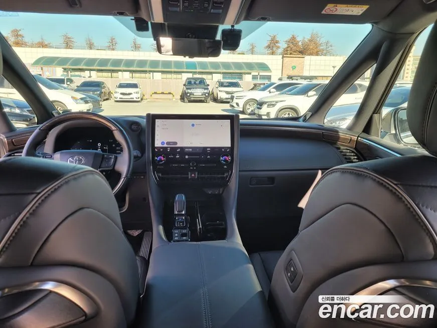 Toyota Alphard — фото 9