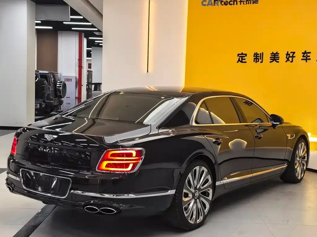 Bentley Flying Spur 2023 из CN, фото 4