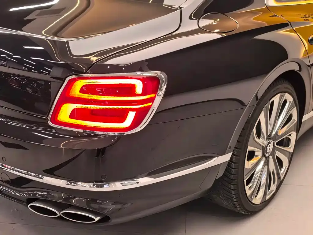 Bentley Flying Spur 2023 из CN, фото 5
