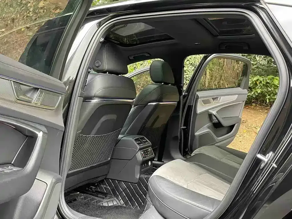 Audi A6L 2023 из CN, фото 4