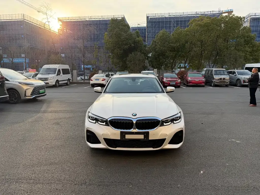 BMW 3 Series 2023 из CN, фото 1