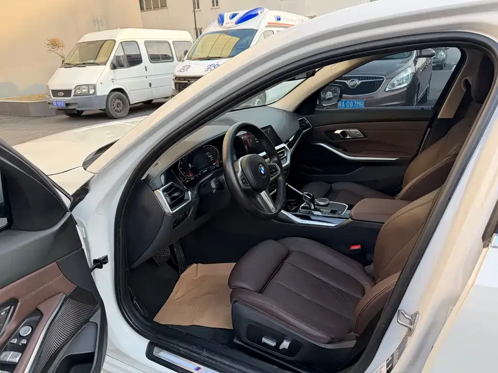 BMW 3 Series 2023 из CN, фото 2